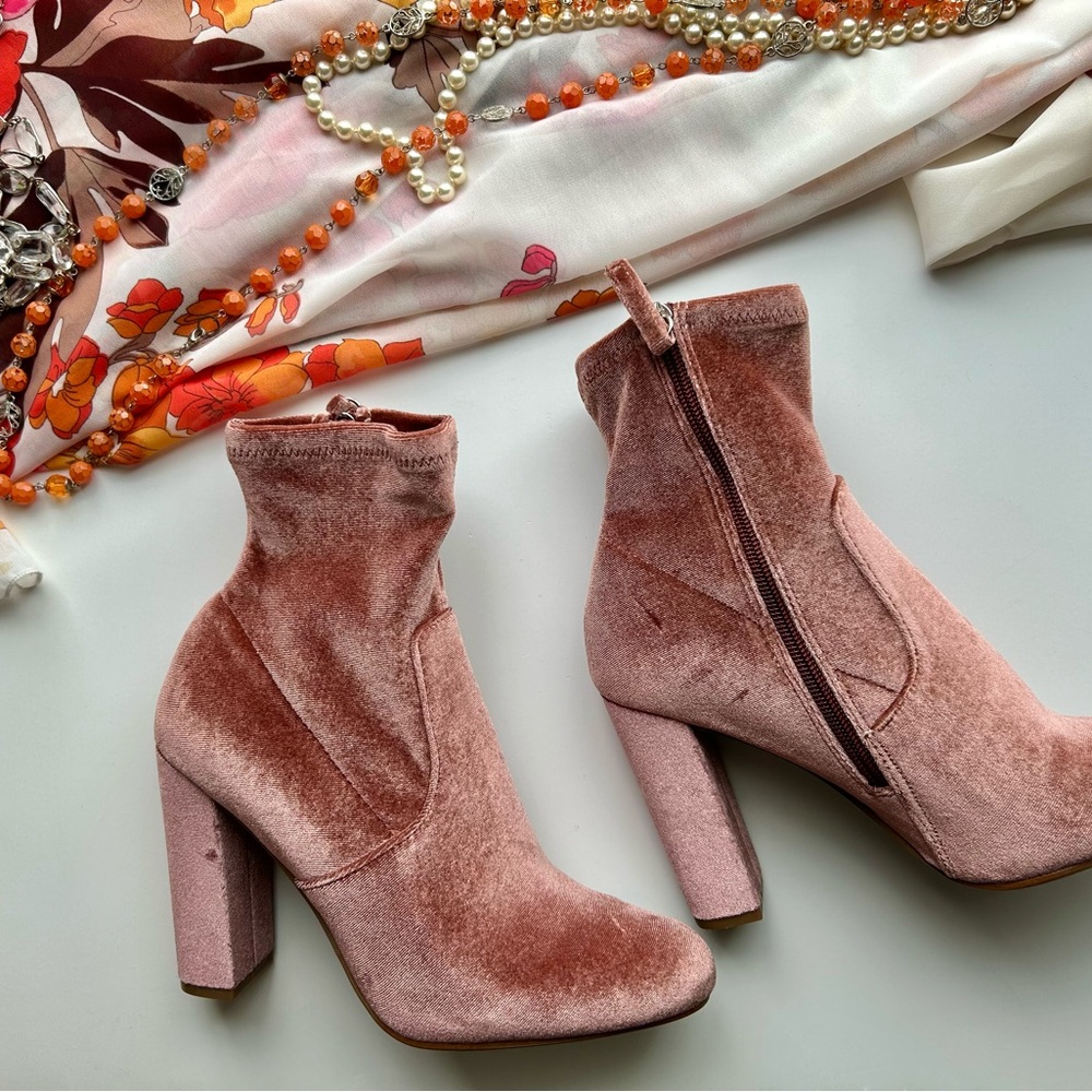 Steve Madden Suede ankle boot cut, in a Dark blush color